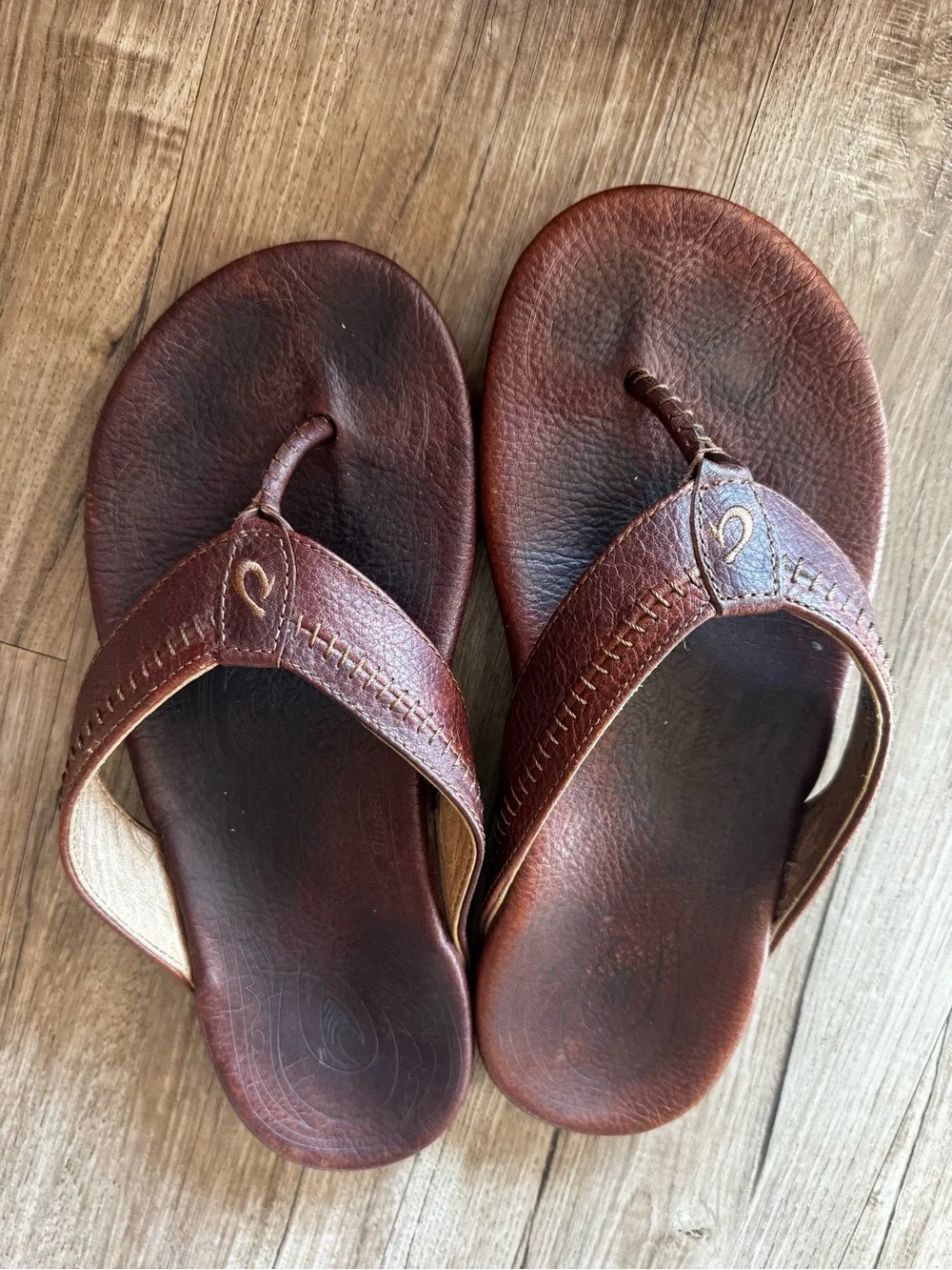 Olukai Hiapo brown leather sandals size 9